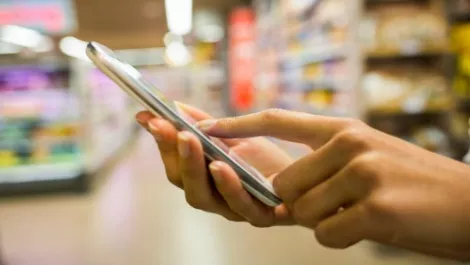 Telstra signs Woolworths as wholesaler for 3G mobile